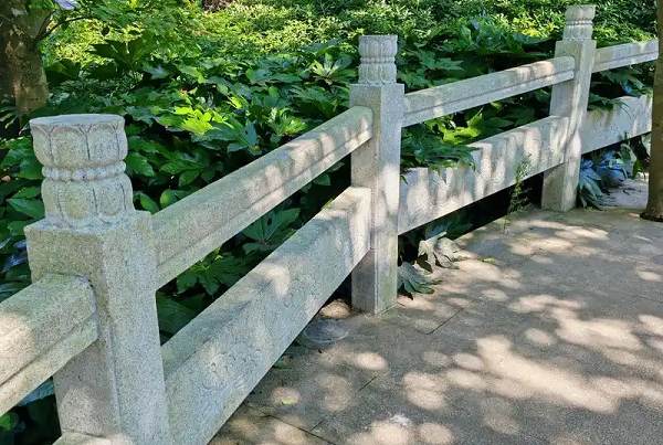 乐东黎族自治县大连花岗岩栏杆和青石栏杆哪个好价格优惠品质放心